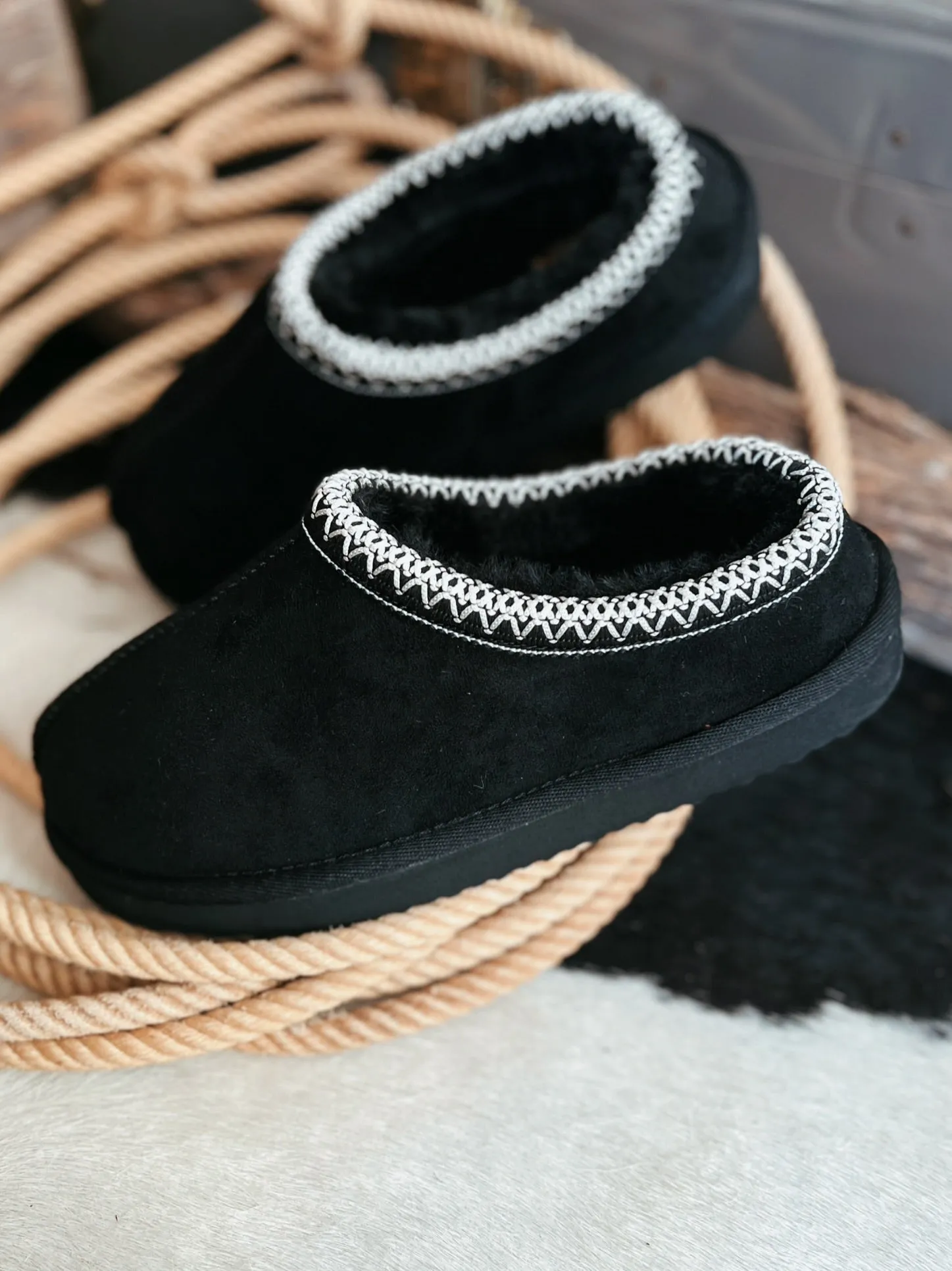 Very G Black Sparks Fuzzy Slippers*