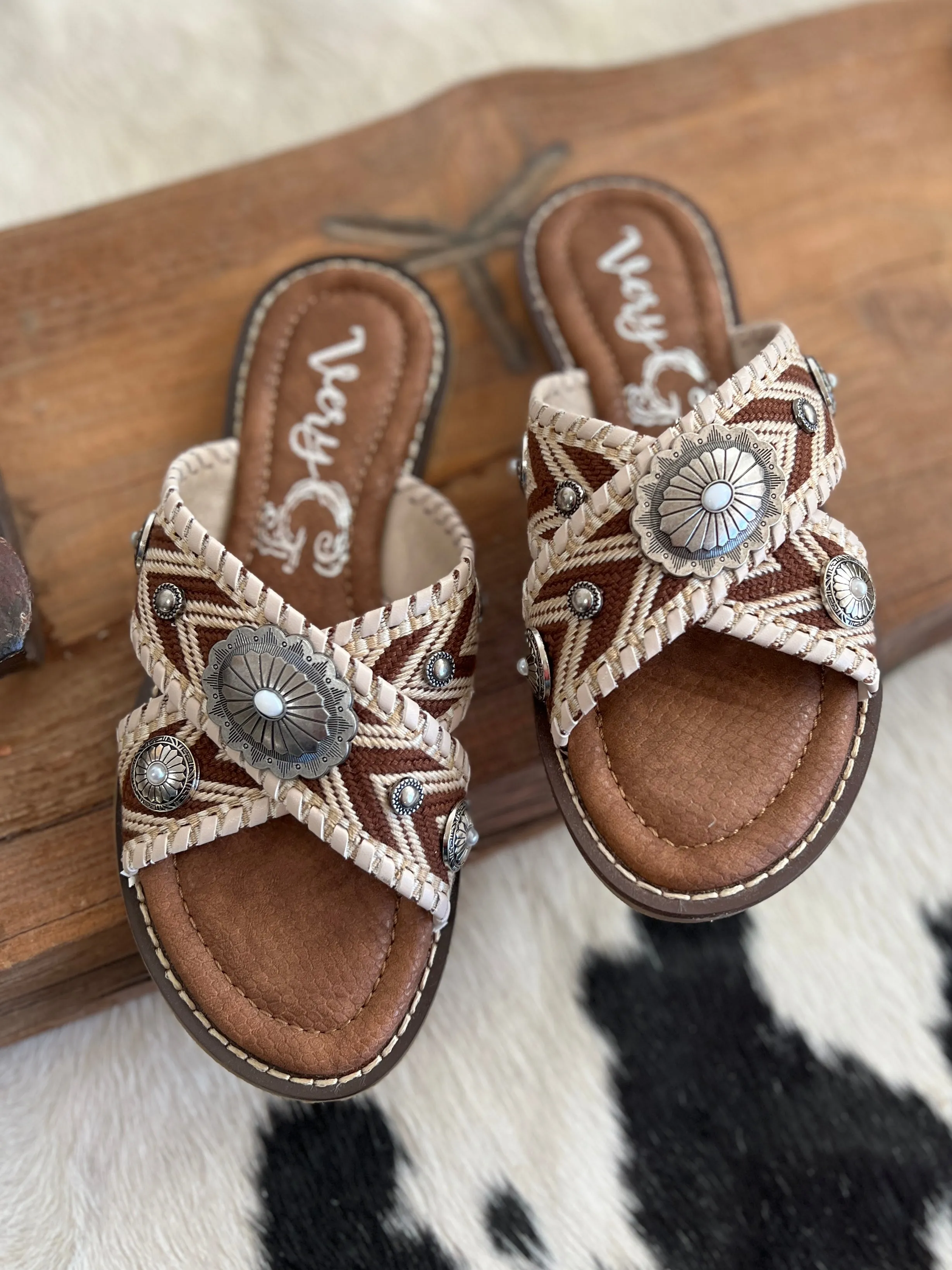 Very G Jungle Cream Sandals